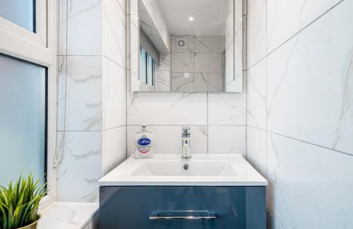 Pass the Keys Stylish 4 Bedroom Home with Parking in Borehamwood - Foto 34