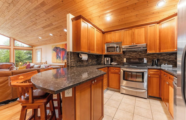 Mountain Chalet 2Min to Jasper Park Gate - Photo 8