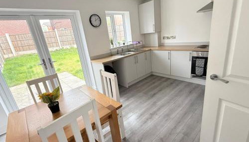 Contemporary 3-Bedroom Home Quiet Rotherham Location with Parking - Foto 4