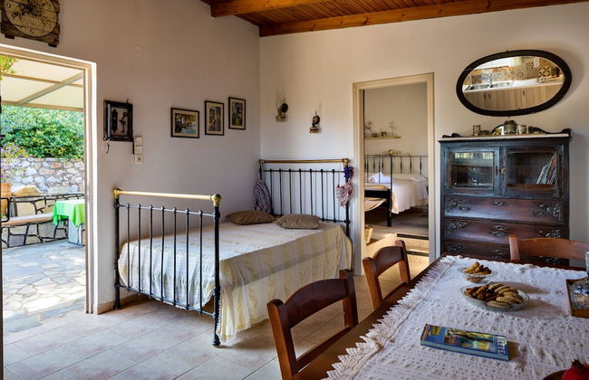 The Olive House - Photo 10