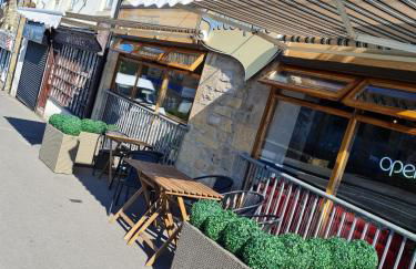 Apartment above Sweetharts bakery and coffeeshop in Blackhill, Durham - Foto 12