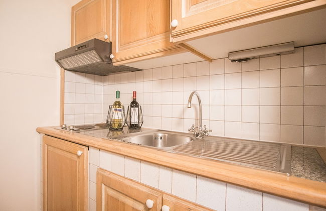 Beautiful Giardino Degli Oleandri 2 Bedroom Apt Sleeps 6 Plus a Child-childs bed - Foto 8