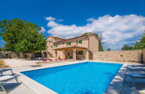 Villa Anton, a luxurious rustic villa in a peaceful setting - Foto 13