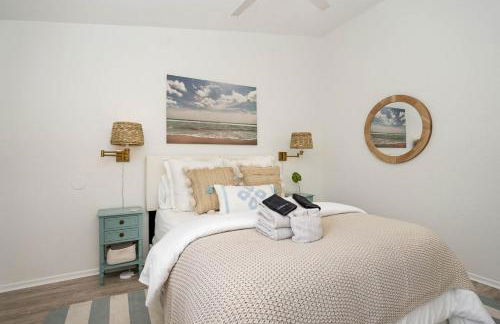 Luxury Beachside Condo - Half Mile from Beach - Foto 18