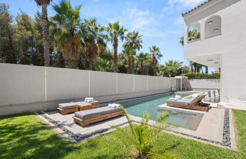 Luxury Villa with Pool, BBQ & Garden in Vouliagmeni - Foto 1