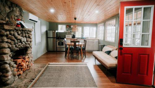 Rustic, Pet Friendly Cabin on the Hudson River, Perfect for a Glamping Weekend in the Adirondacks - Foto 3