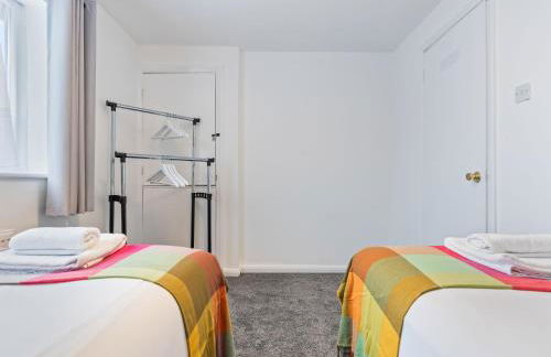 Telford Centre House with Parking, Garden, Wi-Fi - Photo 9