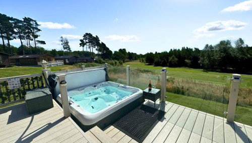 Hot Tub Lodge, Panoramic Views & Free Golf, Dog Friendly - Foto 1, Garden view