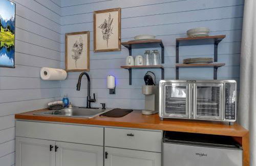 Modern Tiny Home Wraparound Deck - Foto 6