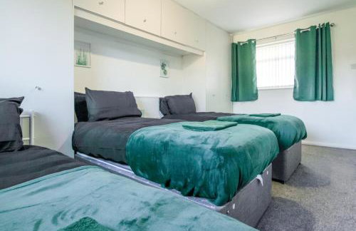 Modern 2BR Home in SK14, WIFI, Parking, Sleeps 5 - Foto 16