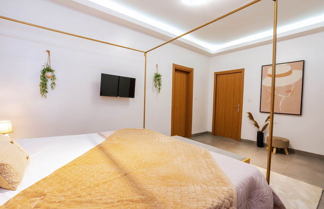 Lighthouse Signature Suites - Photo 7