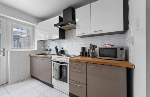 Practical Stays for Serious Workdays - Foto 7