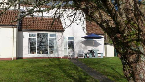 8 Manorcombe Bungalows - Photo 3