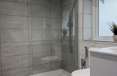 Middleton Mews- 3BR- Wollaton Park-Hospital & Uni - Photo 5