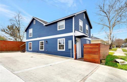 The Gawdy Den with Fast WIFI 2 minutes from Downtown Houston! - Photo 1