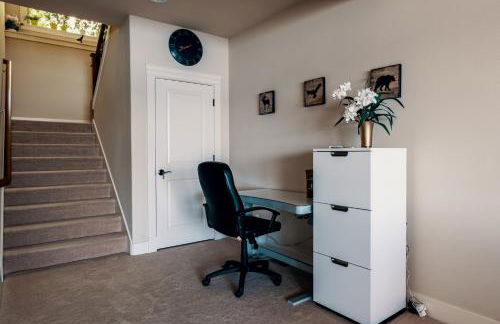 Stunning House with Views of Puget Sound! Ideal for Family Reunions - Photo 78