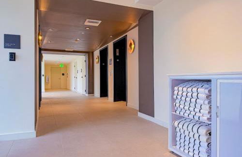 City Skyline Views & Rooftop Pool at District 225 - Foto 60