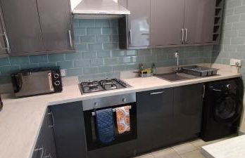 Brackenfield House in Great Barr, Birmingham near the Alexander Stadium and near the M6, with free WiFi, free parking and easy access to Walsall, West Bromwich, Aston Villa Football Ground, Star City and Birmingham City Centre - Foto 14