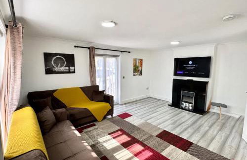 Spacious 3-Bed Home with Garden, Private Parking, Smart Tv's, Fast Wi-Fi - Foto 15