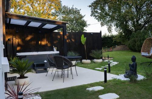 Premium suite with jacuzzi - Photo 37