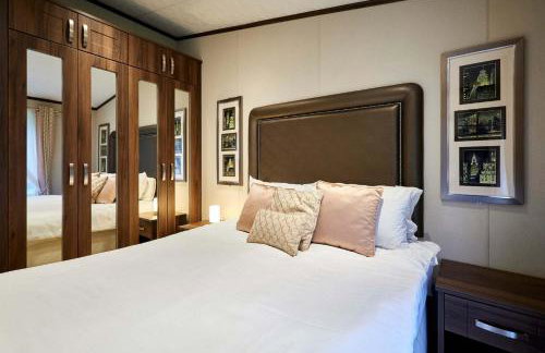 Bramble Lodge with Hot Tub - Foto 2