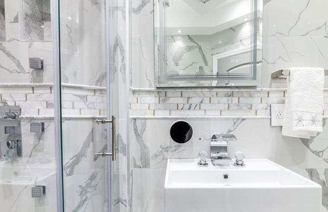 A Little Slice Of Luxury - Photo 24