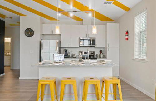 Modern Home 2BR 2BA Free Off-Street Parking & Wifi - Foto 4