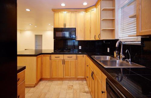 Stylish 4 Bedroom Home Near Venice Beach with Backyard BBQ - Foto 15
