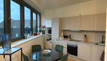 Check Point Charlie Luxury Apartment with Balcony - Photo 3