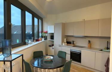 Check Point Charlie Luxury Apartment with Balcony - Photo 3