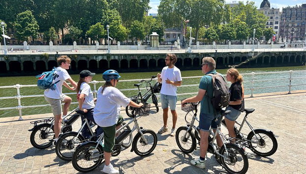 Bilbao Highlights Tour in E-Bike di 3 ore: tour per piccoli gruppi o privato - Foto 4, Bilbao Highlights tour in e-bike