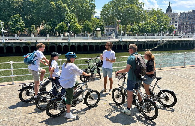 Bilbao Highlights Tour in E-Bike di 3 ore: tour per piccoli gruppi o privato - Foto 4