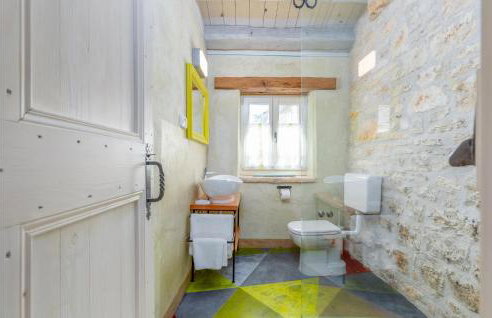 Nice Apartment In Zminj With Wifi - Photo 5