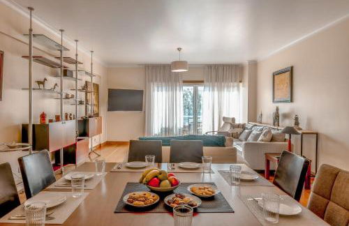 Lux Apt in Priv Condo with Pool, near Beach, Parking & Easy Access to Lisbon - Foto 45