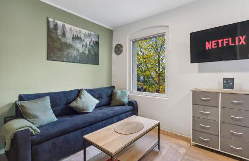 Vorstadtoase - 3 Personen - Apartment mit Queensize-Bett, Badewanne, Schlafcouch, Parken, Netflix, Nähe BER - Foto 2