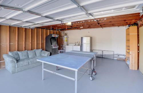 Cardiff Retreat with Game Room and Deck, Near Beach - Foto 22