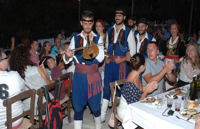 Noite Cretense Karouzanos - Música ao Vivo & Dança - Foto 3