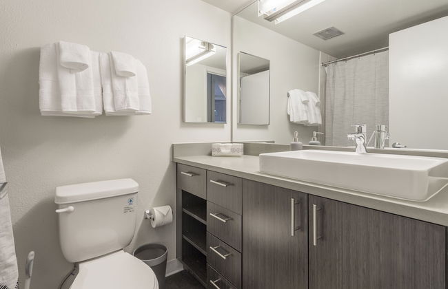 Domicile Suites at Cove - Photo 73