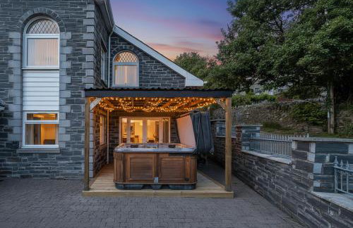 Hot Tub, 3 Bedroom Retreat, Near Snowdon, WIFI, Parking, Sleeps 6 - Foto 1
