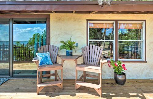 Riverfront Merritt Island Bungalow with Dock and Deck - Foto 17