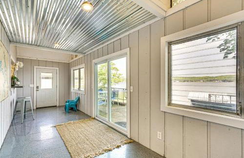 Beach and Dock! Lakefront Ozarks A-Frame Retreat - Foto 27