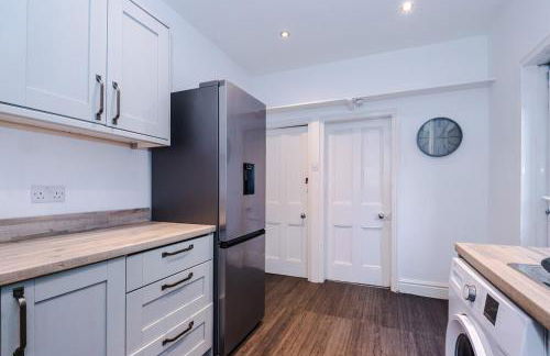 4 Bedroom House in Walkden with Free Parking, by Short Term Digs Short Lets & Serviced Accommodation - Foto 24