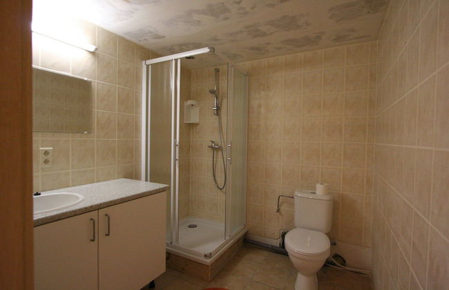 Spacious Stay With Terrace - Photo 16