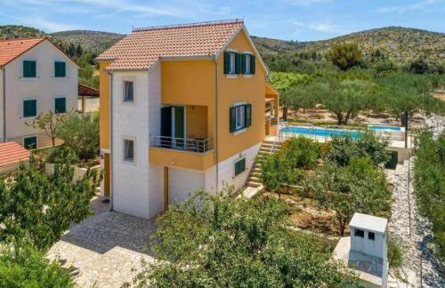 Sunny Holiday Home With Pool - Foto 18