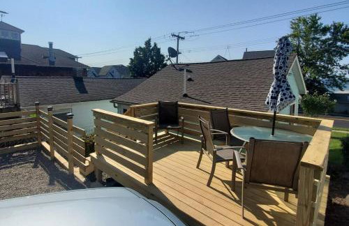 Beachy Bay Breeze Bungalow 2BR with parking and close to many amenities. - Foto 16