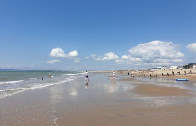 Lodge in Appledore Near Camber Sands Beach - Photo 30