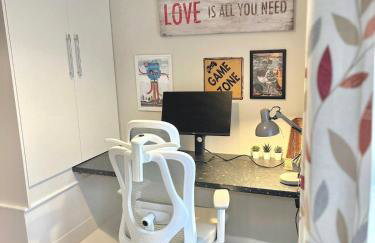 Ideal 4-bed home sleeps 7 - Nr Trafford Ctr & M60 - Foto 15