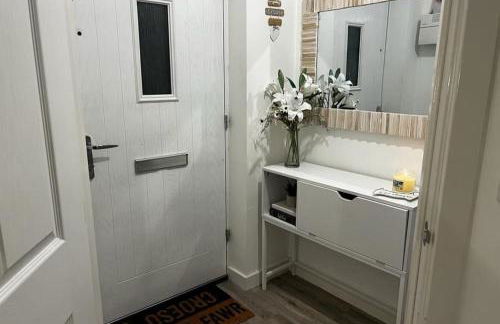 Coastal Comfort - Two Bed Terrace on Barry Island - Foto 12