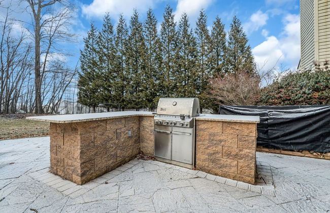Cozy Private Home W Fireplace Outdoor Kitchen - Photo 19