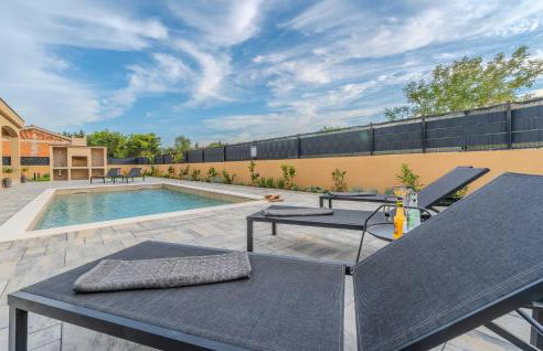 4 Bedroom Cozy Home In Jovici - Photo 10